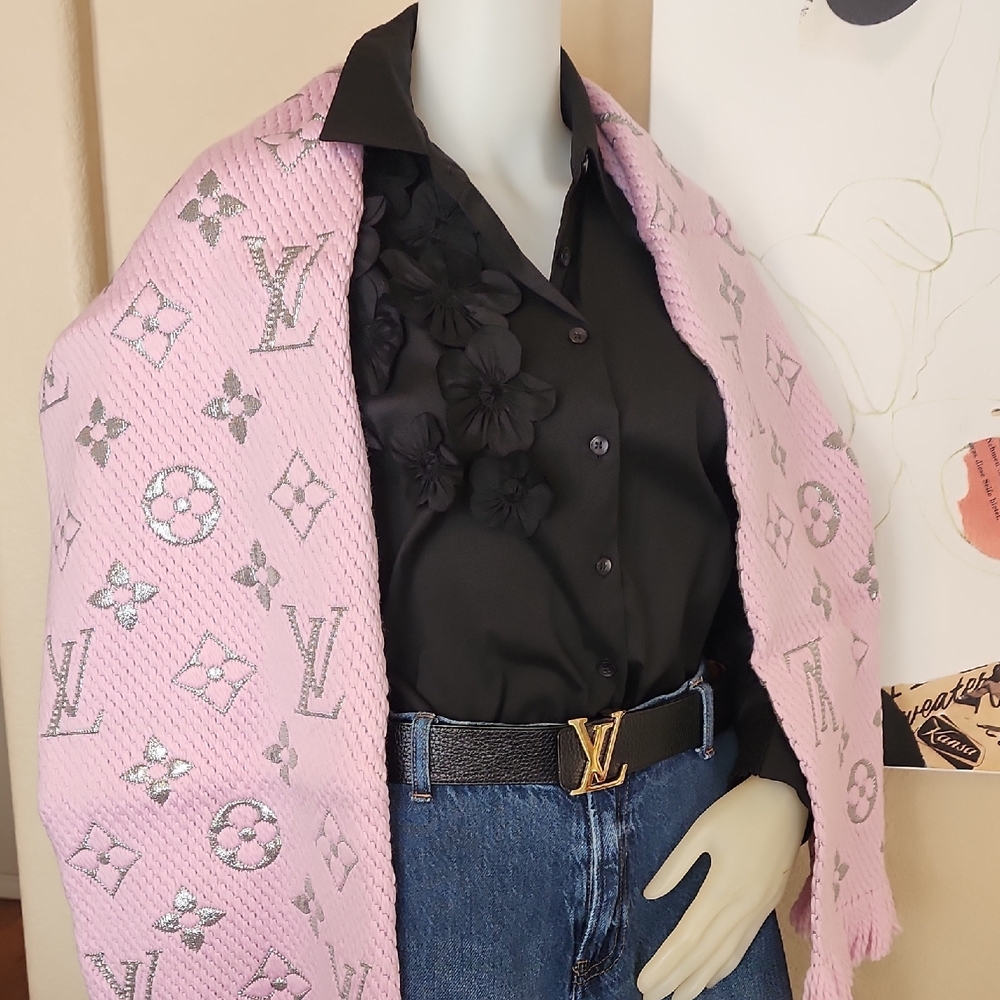 BNEW UNUSED Louis Vuitton Baby Pink Monogram Scarf M70466 - Picture 2 of 12